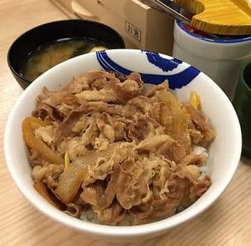 松屋「値上げ」に嘆きの声　なぜ我々は1杯の牛丼に、ここまで感情を揺り動かされるのか
