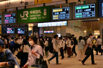 鉄道寸断、帰宅困難続出　翌日も混乱、通勤客ぐったり　「密でコロナ心配」　千葉県内で震度5弱