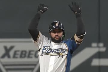 「1球目打つ気ねーじゃん」　完全棒立ち見逃しからの“騙し討ち打法”にスタンド喝采