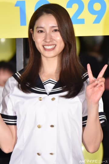 土屋太鳳、ミニ丈セーラー服姿でイベントに登場「26歳になりました(笑)」