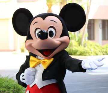 ディズニー行く人に朗報！10月下旬からパーク内で「充電器」のレンタル開始。