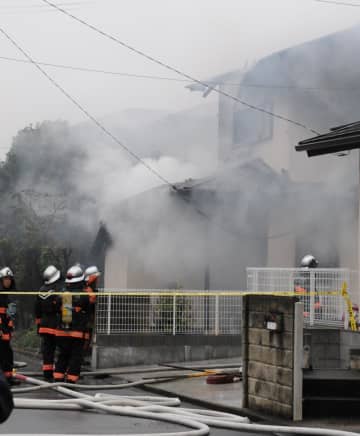 市原の2階建て住宅がほぼ全焼　焼け跡から年齢性別不明の遺体、住人か