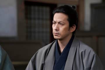 岡田准一、揺るぎない“変人”の矜持　山田涼介「目指します!」に見せた背中