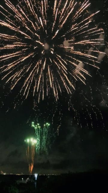 秋の夜空彩る120発　浦安、新型コロナ収束願い花火