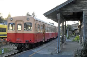 小湊鉄道、土砂崩れで一部区間運休　27日も復旧作業　養老渓谷－上総中野間