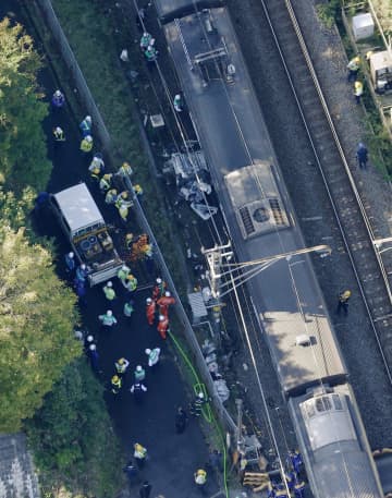 JR外房線で快速と車衝突　千葉市の踏切、1人死亡
