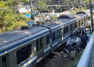 JR外房線で踏切事故　軽乗用車が大破、1人死亡　乗客は徒歩で駅に…住民「危険な場所」　運転は再開　千葉市