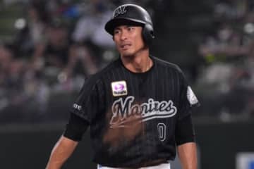 ロッテ荻野、史上最年長36歳盗塁王　最終戦で決めた！　源田＆和田＆西川と4人受賞