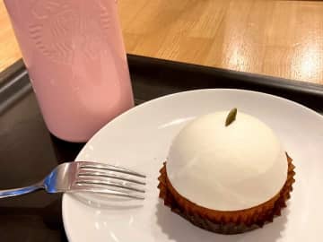 【スタバ】私のベスト3入り「豆乳パンプキンケーキ」とハロウィン「ビバレッジカード」