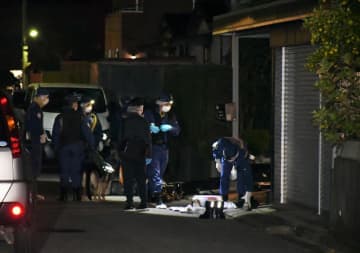 【速報】成田の住宅、侵入者に女性刺される　容疑者は逃走中　息づかいだけの110番通報