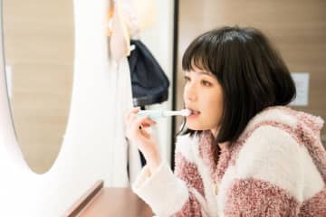 マスク生活で変化したオーラルケア事情。半数が「お口の健康を見直したい」