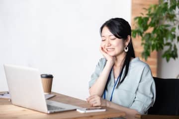 withコロナで増えた「歯ぎしり・くいしばり」相談。原因のひとつはリモートワーク！？