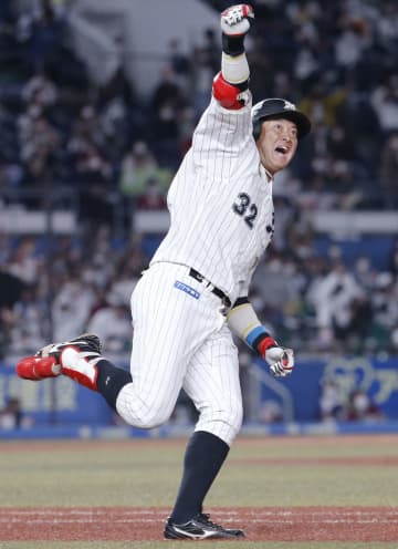 CS開幕、ロッテが王手　巨人が先勝
