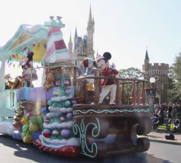 東京ディズニー、限定企画を公開　クリスマス向け、パレードや食事