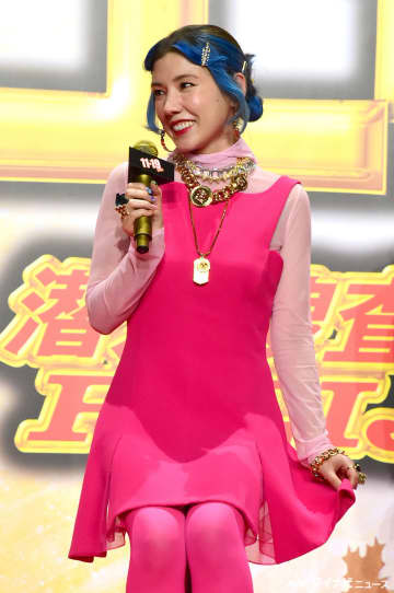仲里依紗は全身パワーピンク、菜々緒はスケスケ、滝沢カレン美脚…迫力女優陣