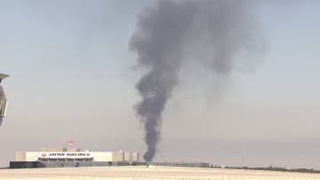 【速報】成田空港近くの資材置き場で火事発生 黒煙が立ち上る