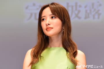 妊娠中の夏菜、肩出し美脚ドレスで魅了　様々な妊婦の意見に触れ心境の変化も