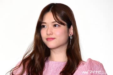 松村沙友理、スパイシーピンクなドレスで登場　睡眠時間告白し「ドン引きですか!?」