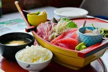 千葉・館山の満腹満足！新鮮なお刺身定食を求めて走る、至高の海山ドライブルート