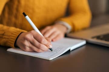 「あなたにしかできない仕事」が見つかる! 数秘術家が教える、自分の10年を振り返るライフ・タイムラインの書き方 「好きなこと」と「人から求められること」は、同じではありません。「人から求められること」=「あなたにしかできない仕事」はどうやって見つければいいのでしょう?