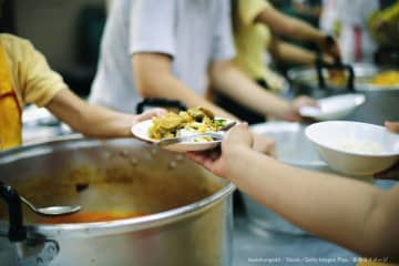 「ホームレスの人たちに食べ物を」　重病患った少年がボランティア団体とタッグ