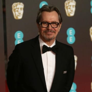 イケおじ俳優、『ドラキュラ』の役作りのため「毎晩」棺桶の中で眠っていた