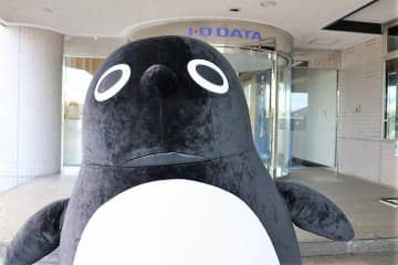 ツイッターに癒やしを「アイラブデスク」とは　ペンギンのキャラがかわいい