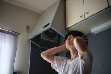 週一でクレーム、ベランダにトースト投げ込む人も…7割が経験した“ヤバい隣人”トラブル