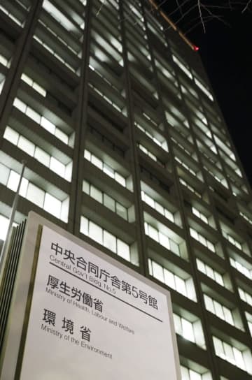 国内で79人感染、1人死亡　新型コロナ