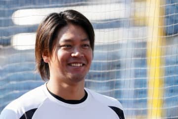 顔も文字も整いすぎ？　ロッテのイケメン右腕にファン注目「達筆」「きれいな字体」