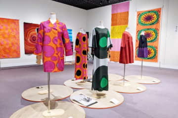 マリメッコ、ムーミン…「フィンランドのデザイン」が持つ歴史とパワーを感じる展覧会が開催中