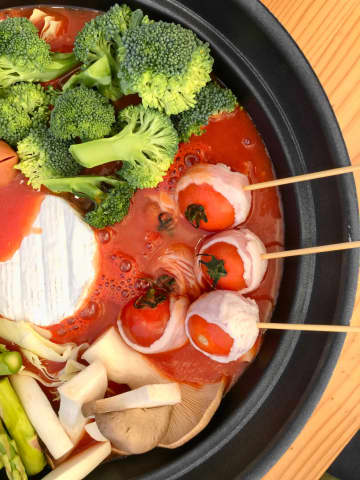 トマトチーズ鍋や1日1組限定ディナー　千葉市「椿森コムナ」　屋外カフェの冬楽しんで