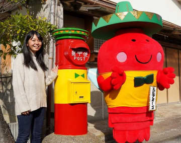 ポストが変身！！エビアミーゴそっくりに　御宿ご当地キャラ