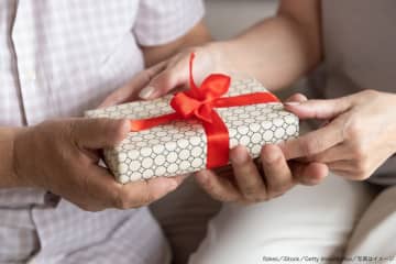 「高額クリスマスギフトをばらまき私には粗品」　外面重視の夫に激怒の妻に世間は…