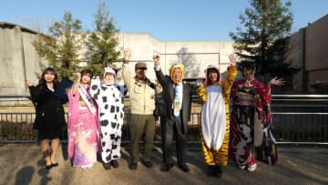 通天閣 恒例・干支の引継ぎ式『コロナ収束に”トラ”イ！おめで”タイガー”な年に』 YouTubeで発信　