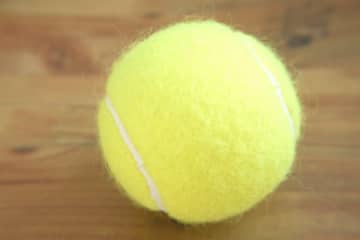 医学博士が提案「坐骨神経痛に『椅子ボール』ストレッチ」