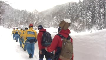 “最強寒波”遭難で懸命の捜索　記録的大雪 関東も150cm超