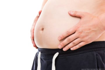 年末年始で食べ過ぎてお腹ぽっこり　大腸外科医が勧める予防法が話題