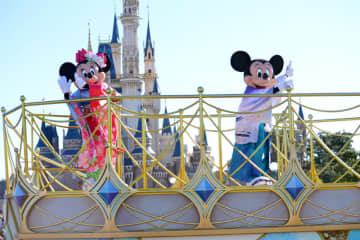 和服姿のミッキー＆ミニーとお祝い　ディズニーで正月プログラム　アンバサダーお披露目も