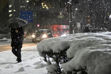 千葉県内に雪、千葉市で7センチ　4年ぶり大雪警報、各地交通網に乱れ　路面凍結への警戒を