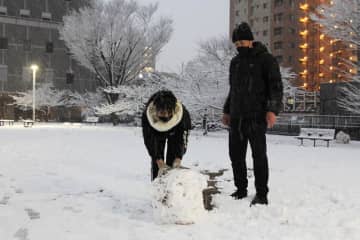 登校遅らせ、自衛隊訓練中止も　除雪用品は売り切れ　千葉県内大雪