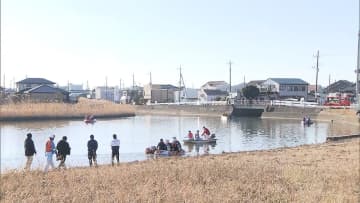 車が川に転落 女性1人不明　路面凍結が影響か