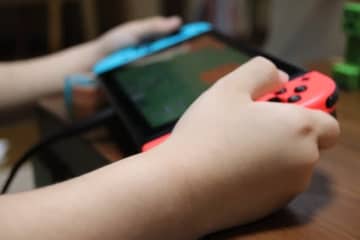 大人が気づきにくい「わが子がネットで知らない人とゲームしてる」問題