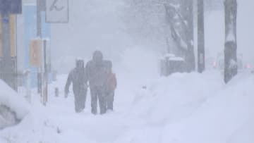 “冬の嵐”暴風雪や大雪警戒　路面凍結あすも事故に注意