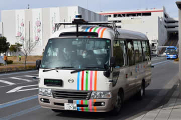 自動運転バスの実験走行　神谷市長「乗り心地に違和感なかった」　千葉市・幕張新都心