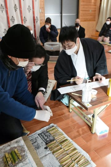 農作物のでき「良い見通し」　新年の伝統「筒粥神事」で1年占う　匝瑳・松山神社