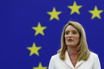 欧州議会、新議長にマルタ出身メツォラ氏選出　20年ぶり女性