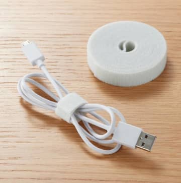「まさに求めていたもの」無印の「190円テープ」が配線のごちゃつきを救う。