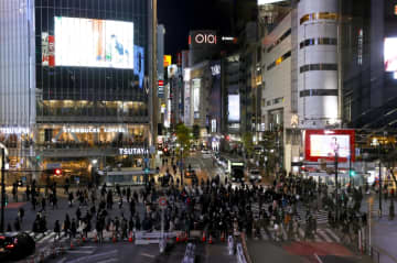国内で4万9854人感染　新型コロナ、4日連続最多