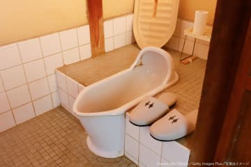 「洋式トイレは踏み台1つで快便に」　海外YouTuberが和式トイレのポーズを絶賛